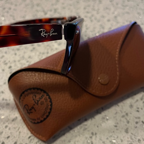 Ray-Ban Wayfarer Classic Sunglasses - Picture 5 of 9